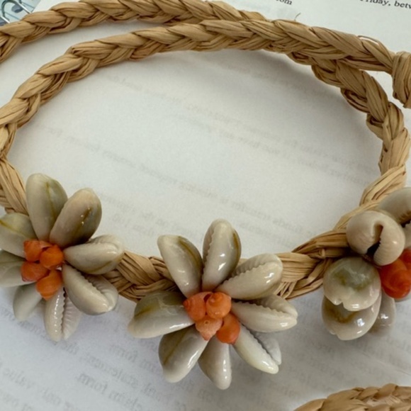 Tahitian Shell Jewelry - Picture 3 of 3